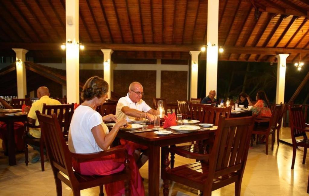 Whispering Palms Отель 3*