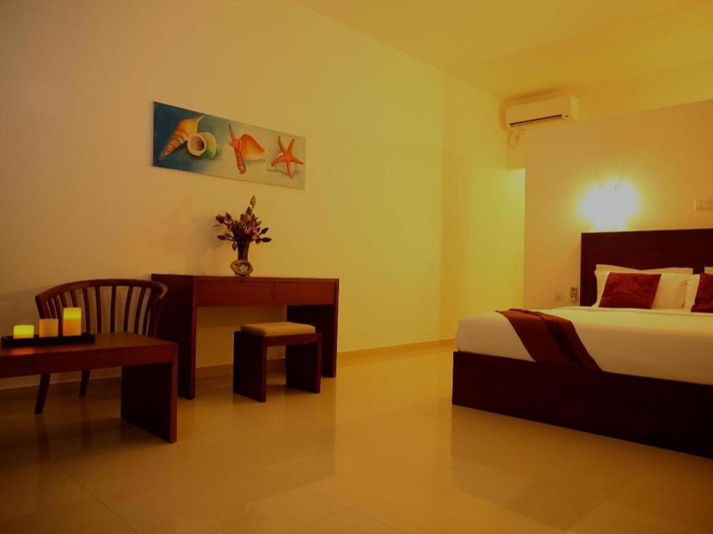 Whispering Palms Hotel 3*