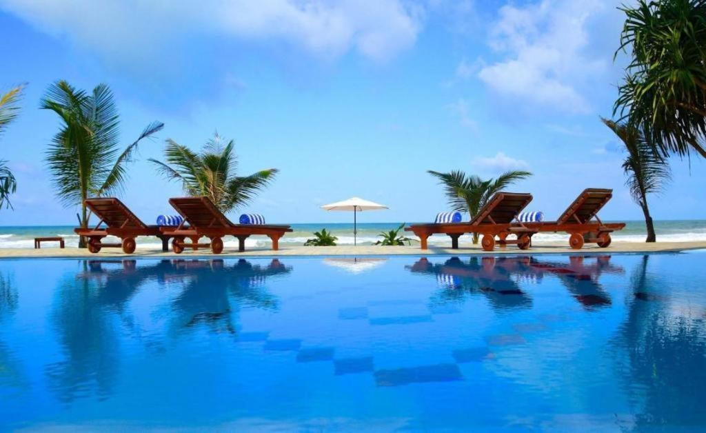 Whispering Palms Hotel 3*