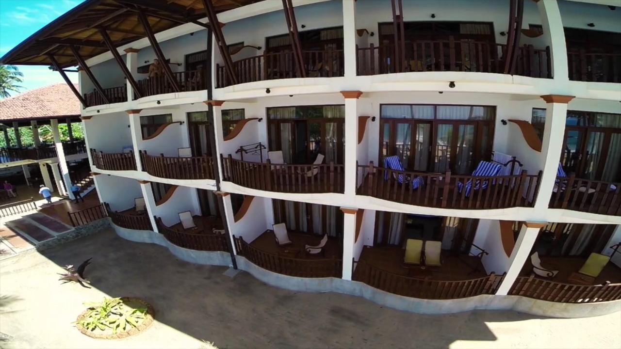 Whispering Palms Отель 3*